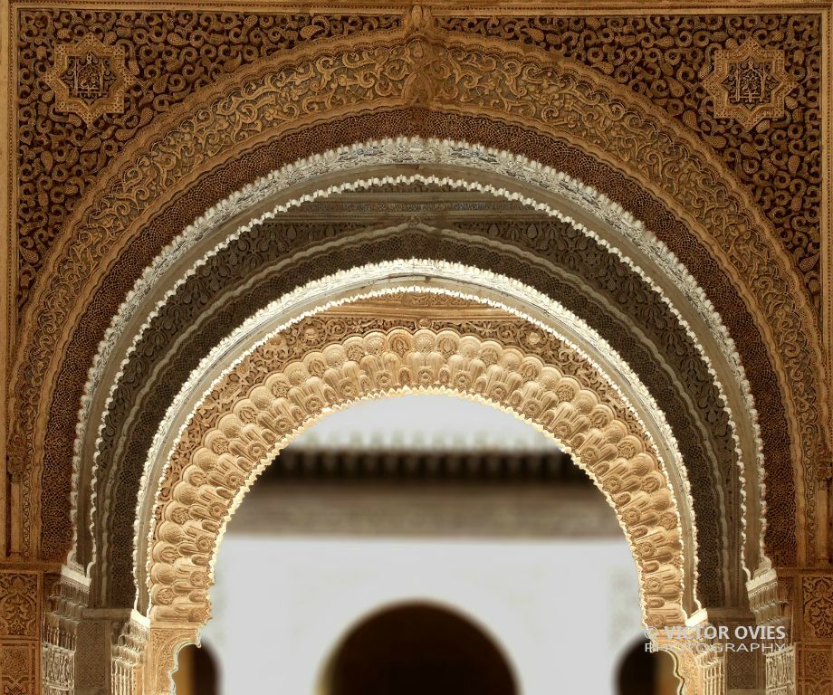 Patio de los Leones (Sala de las Dos Hermanas) 