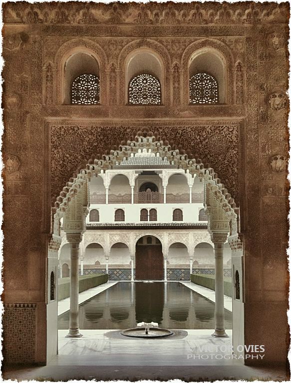 Patio de los Arrayanes y Pabellón Sur desde la Sala de la Barca