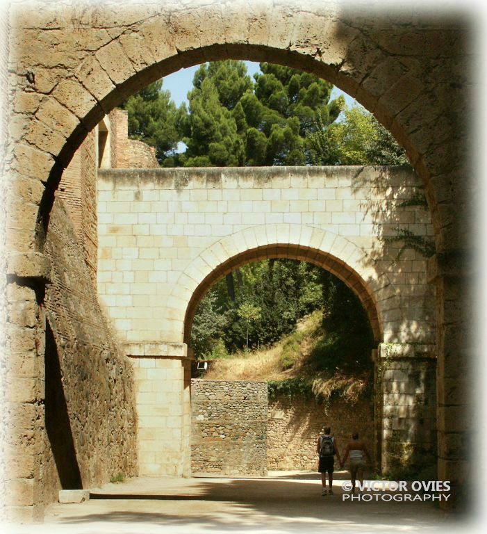 The old aqueduct to the Royal waterway and the new Alhambra-Generalife bridge