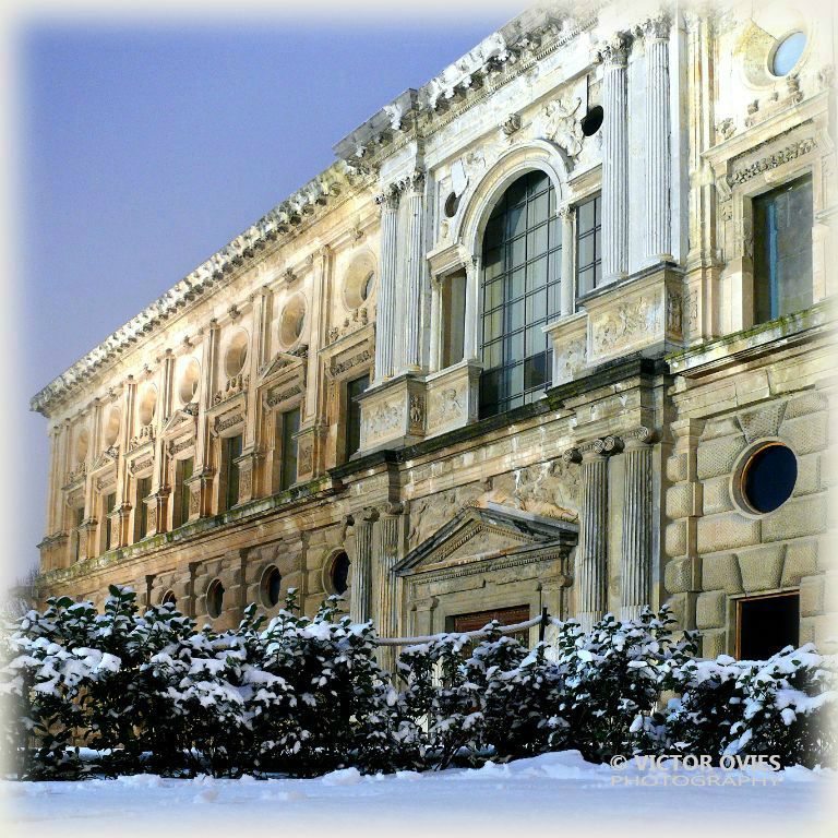 Palacio de Carlos V de noche (Enero 2010)